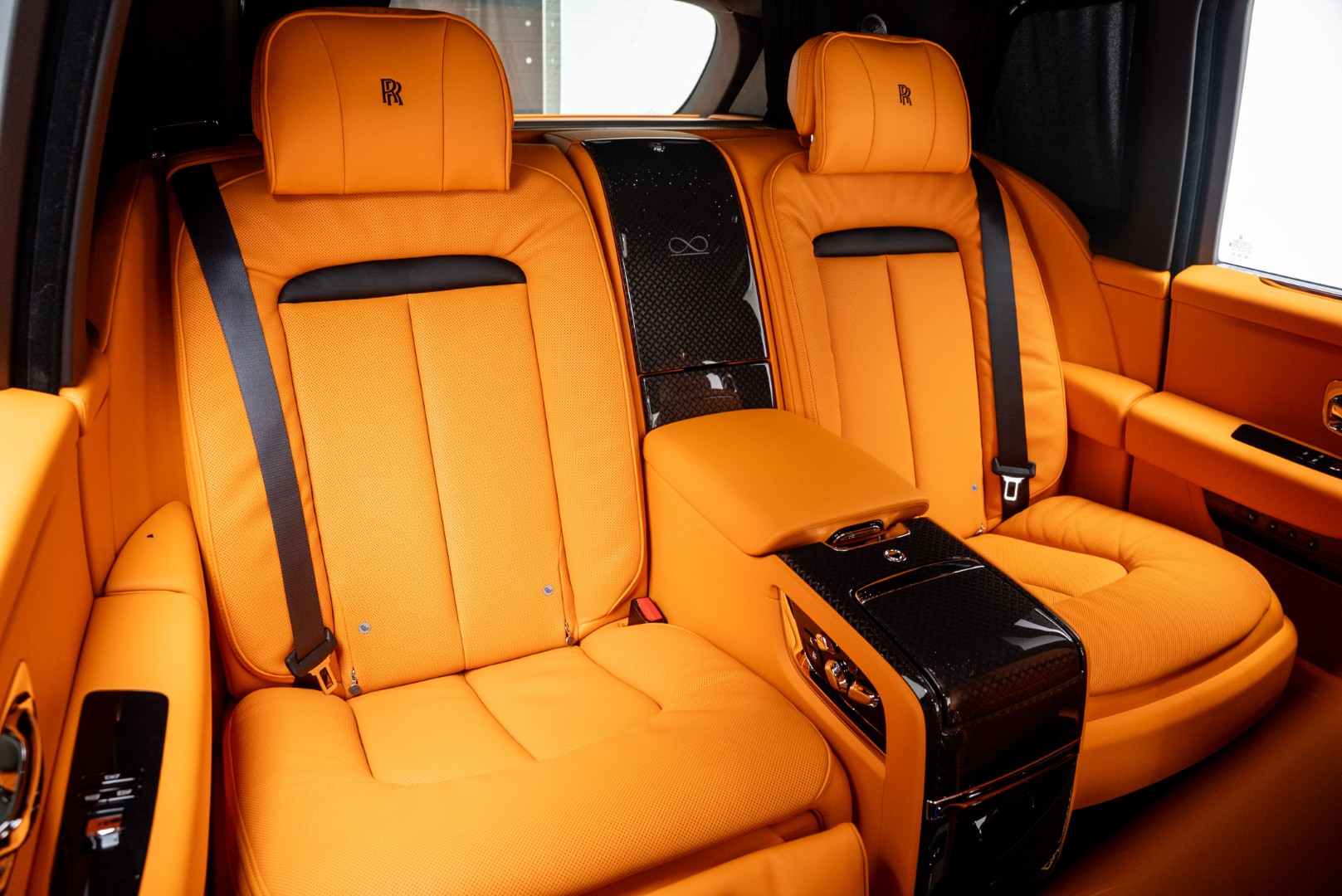 2025 ROLLS ROYCE CULLINAN |BLACK BADGE | GCC | DEALER WARRANTY & SERVICE 